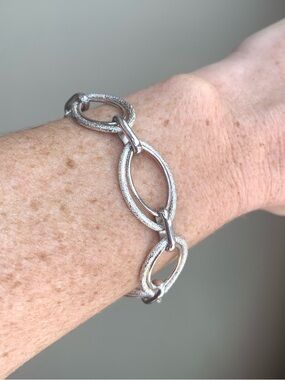 Monet Silver Tone Link Bracelet 7.5” Textured Oval Links Toggle Clasp Classic